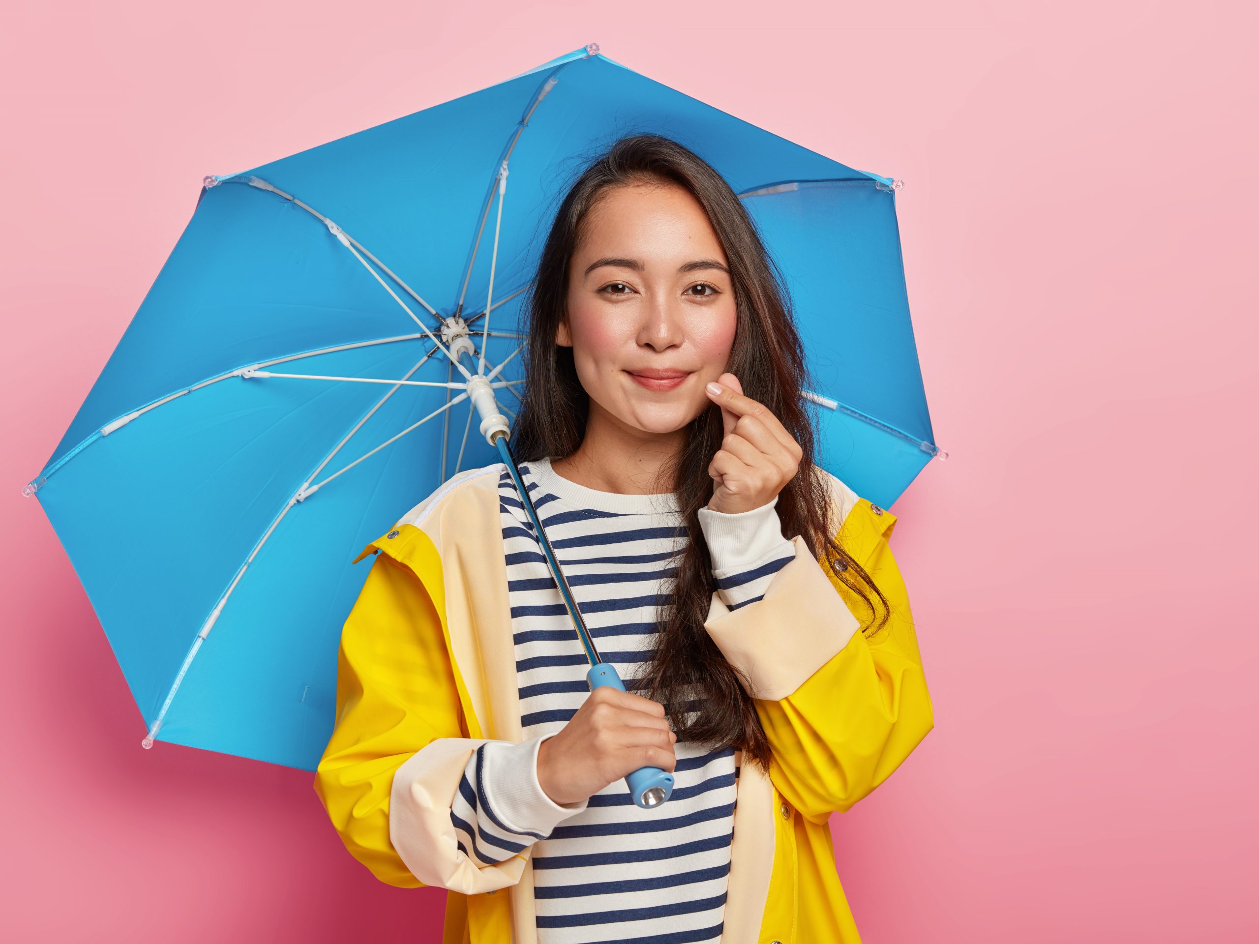 Outfit yang Cocok di Musim Hujan